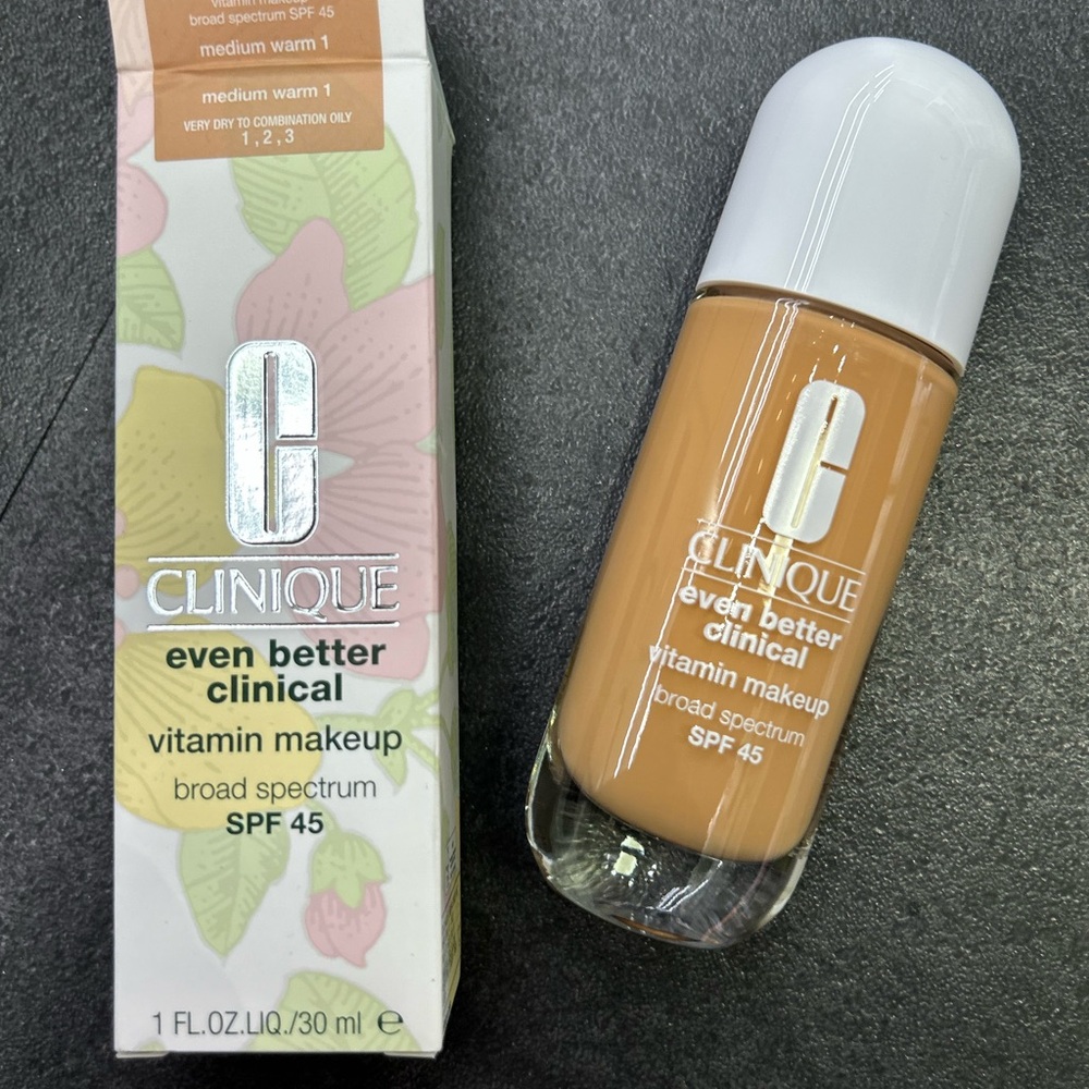 Clinique Even Better Clinical Vitamin Makeup SPF 45 - medium warm 1 -1oz/30ML